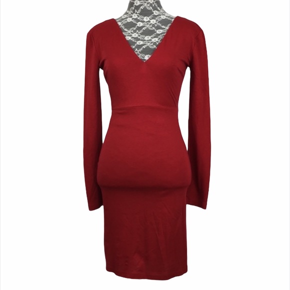 Alice + Olivia Dresses & Skirts - Alice + Olivia Red Long Sleeve V-neck Midi Dress